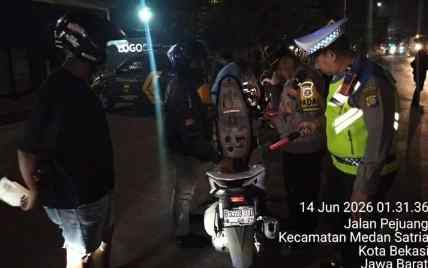 Polsek Medansatria Perkuat Patroli Malam, Puluhan Personel Cegah Kejahatan Jalanan dan Gangguan Kamtibmas IMG_20260614_184703.jpg